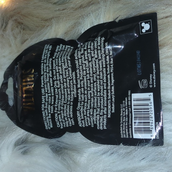 Disney Villains Blackberry Bath Bomb with Hidden Color Surprise - Picture 4 of 5